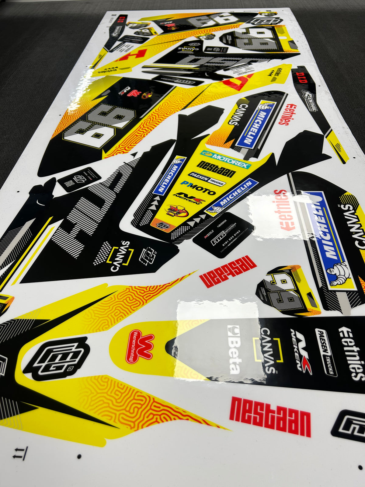 Husqvarna Vantage Graphics Kit