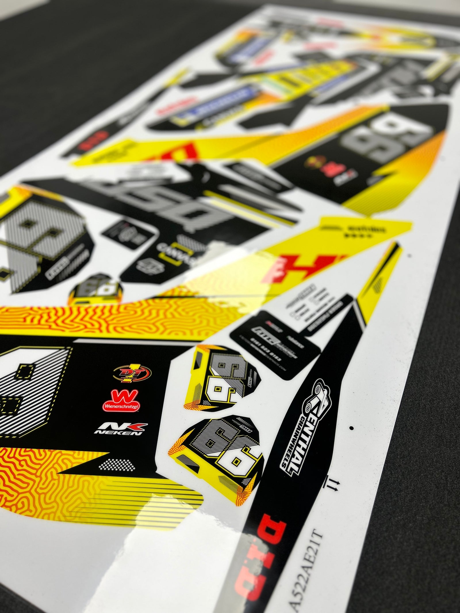 Husqvarna Vantage Graphics Kit