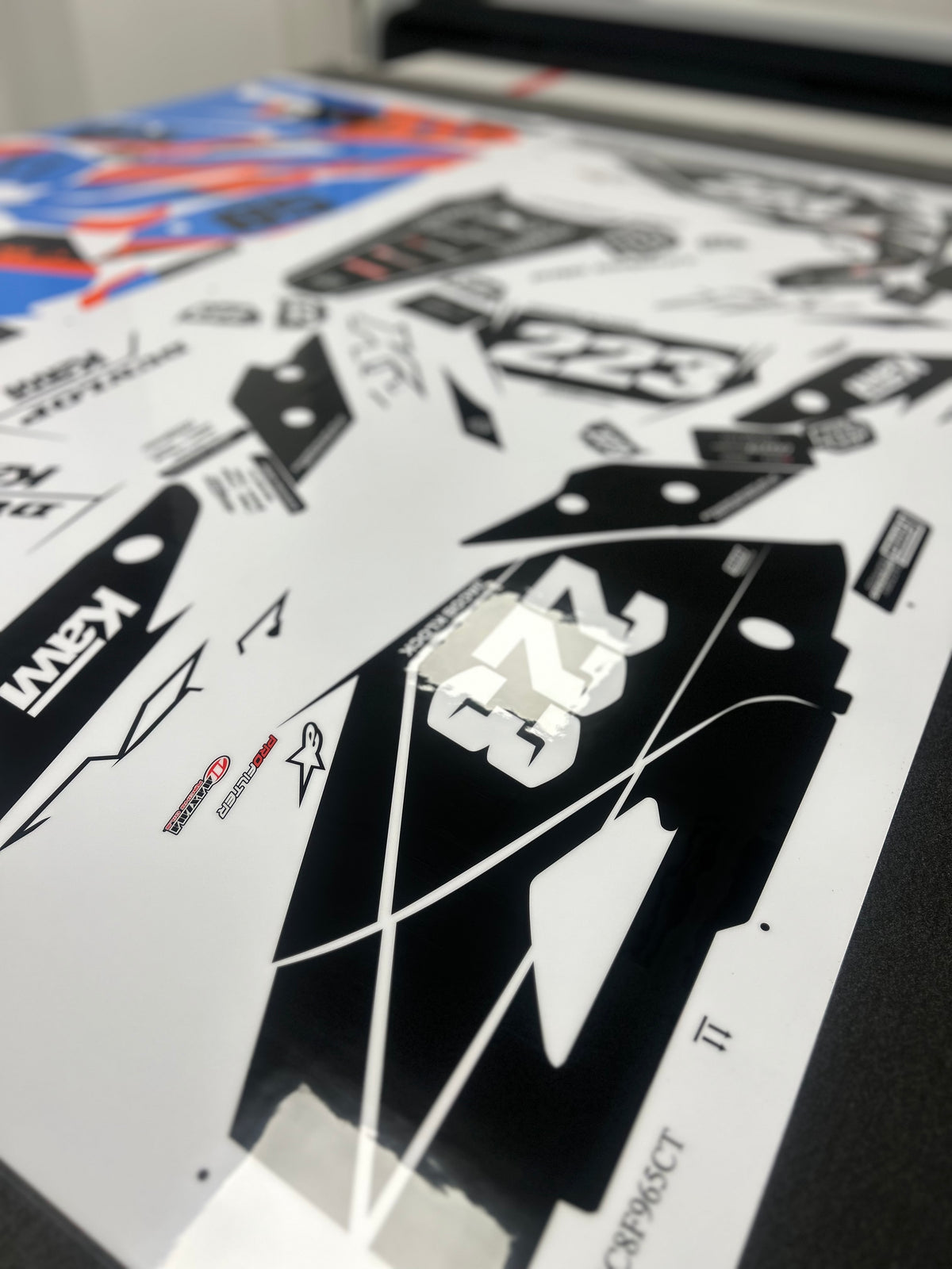 Kawasaki  Kawi White Graphics Kit