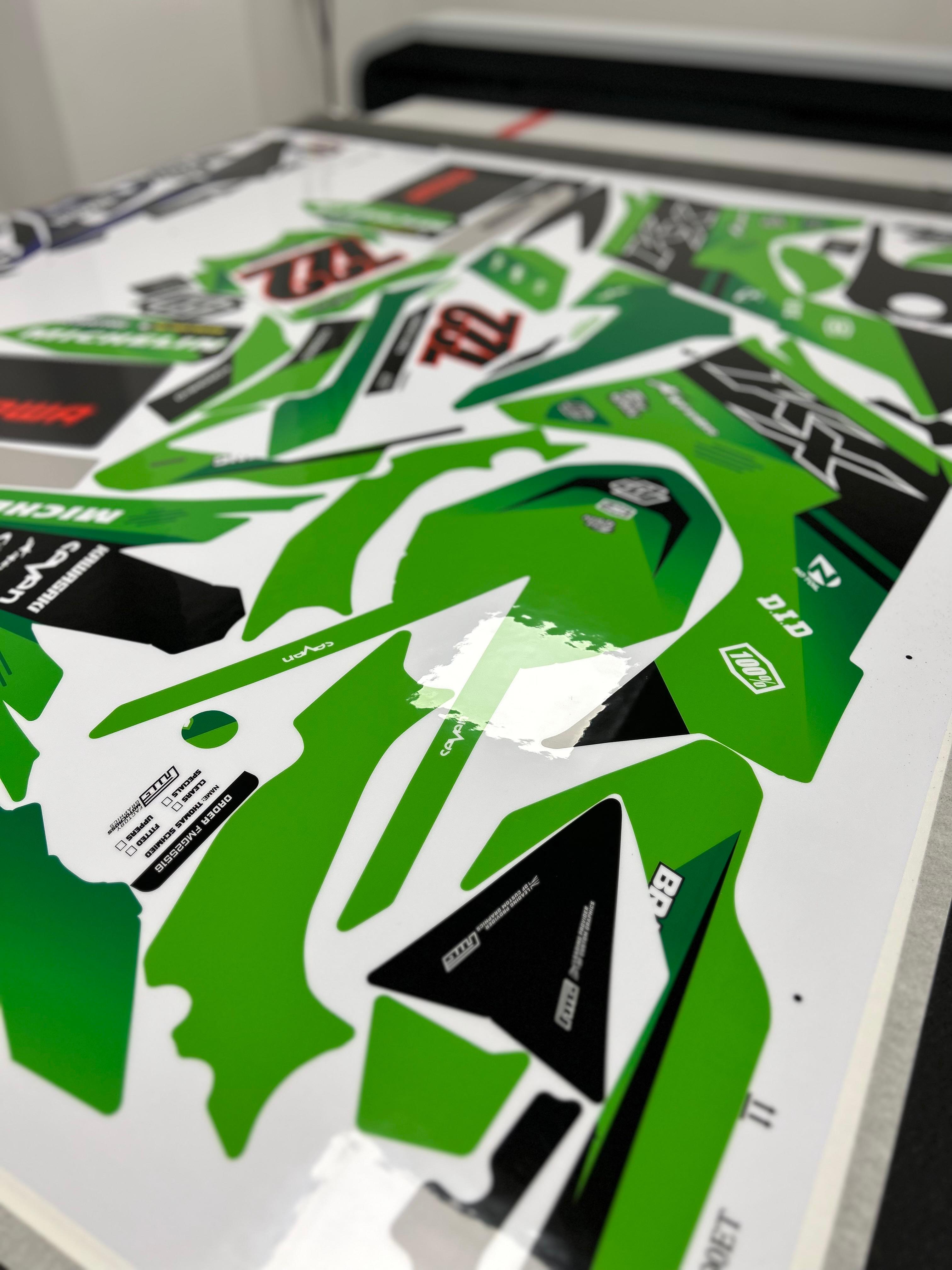 Zwarte Kawasaki Custom Motocross Decals UK - Graphics en Plastics ...
